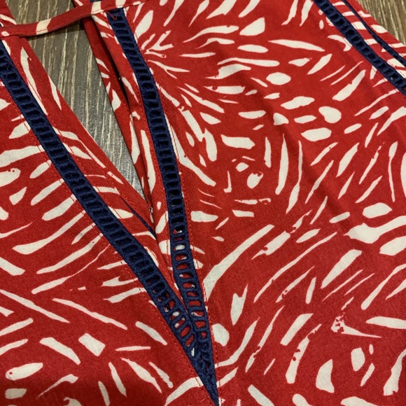 Women’s Le Sample Sleeveless Blouse - Picture 2 of 4